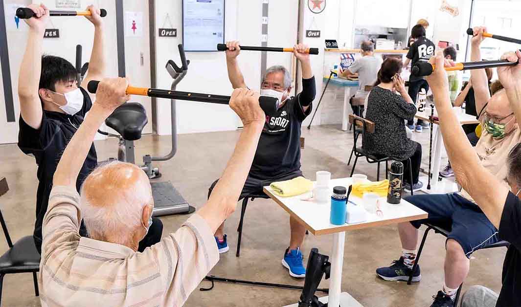 リハモライトで集団運動をしている様子